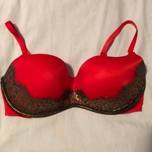 Victoria’s Secret Knockout Balconet Bra. 34DD